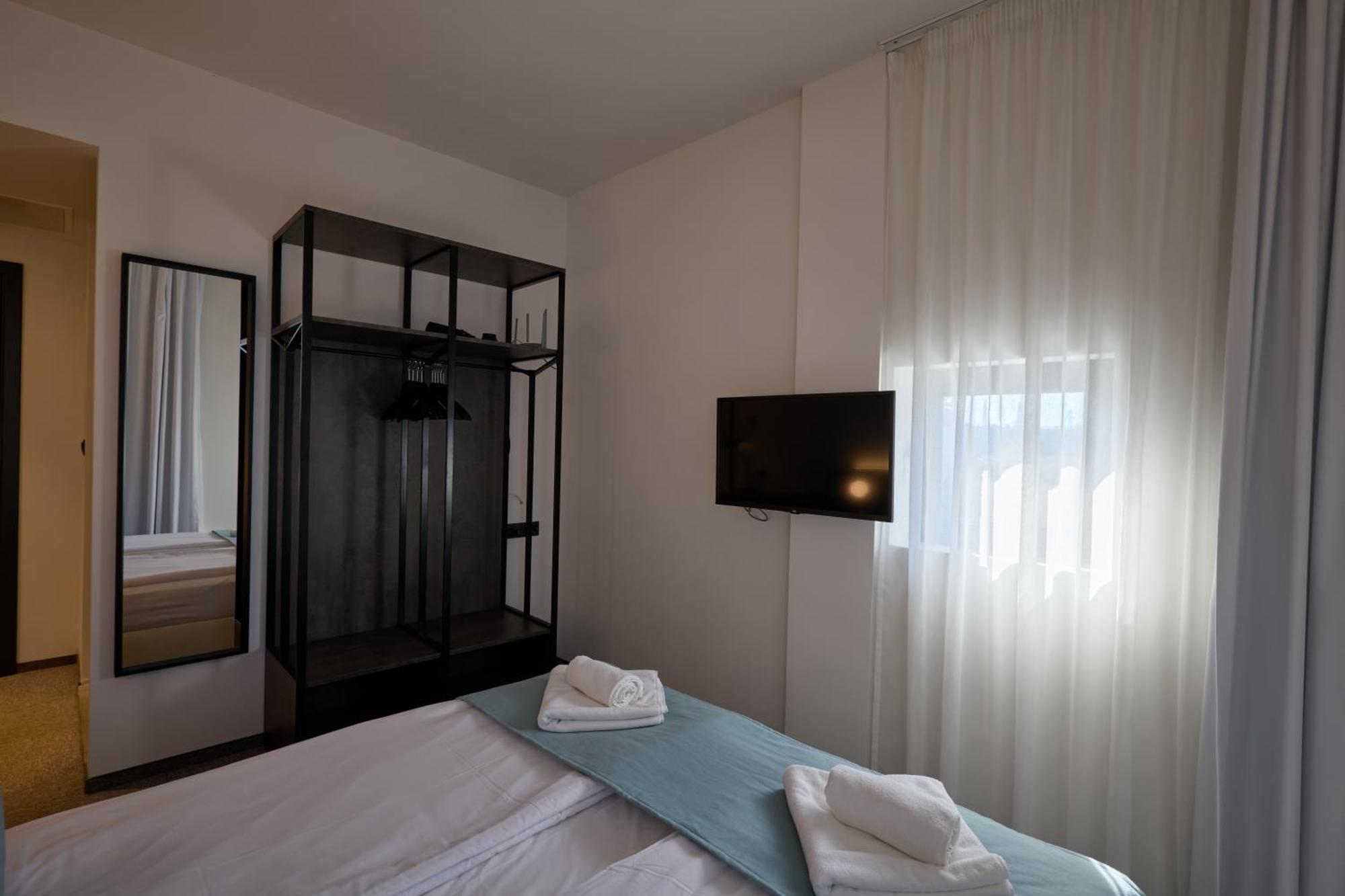 Bizarre Boutique Hotel Варна Екстериор снимка